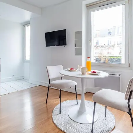 Proche Boulevard Voltaire Париж