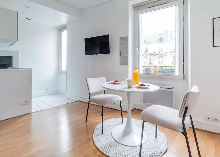 Proche Boulevard Voltaire Париж