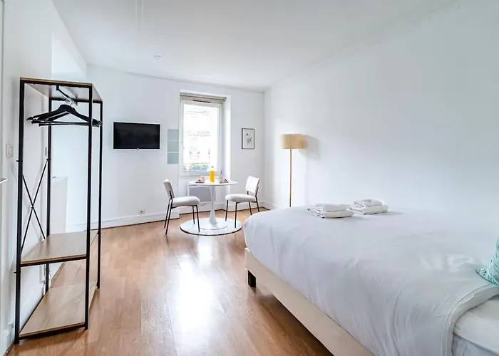 Proche Boulevard Voltaire 아파트 *